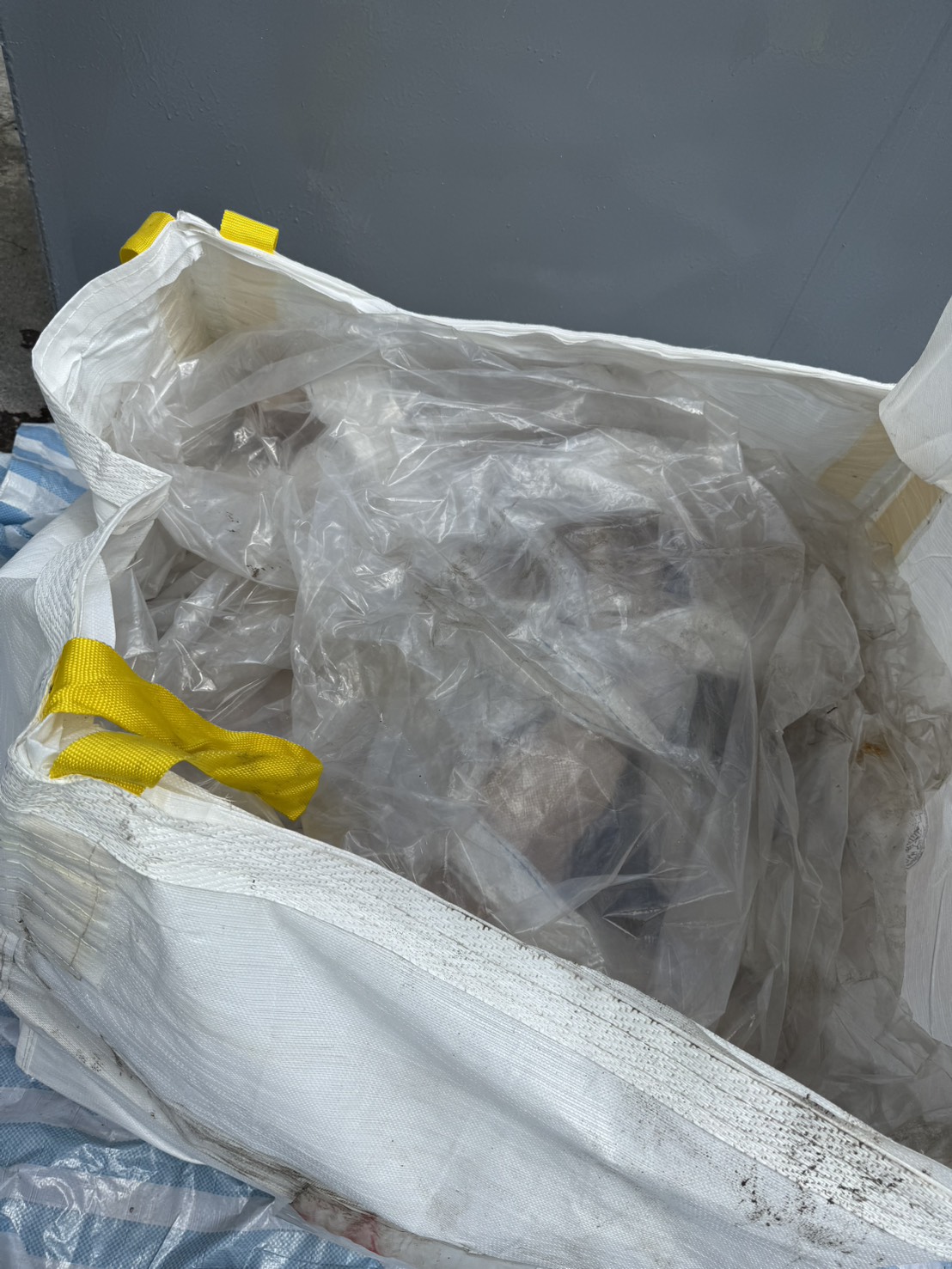 石綿瓦安全拆除與密封處理，全程防護（asbestos tile removal）