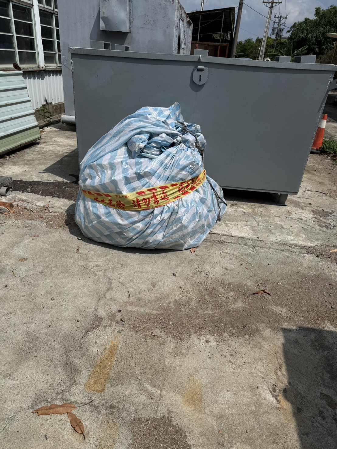 石綿瓦安全拆除與密封處理，全程防護（asbestos tile removal）