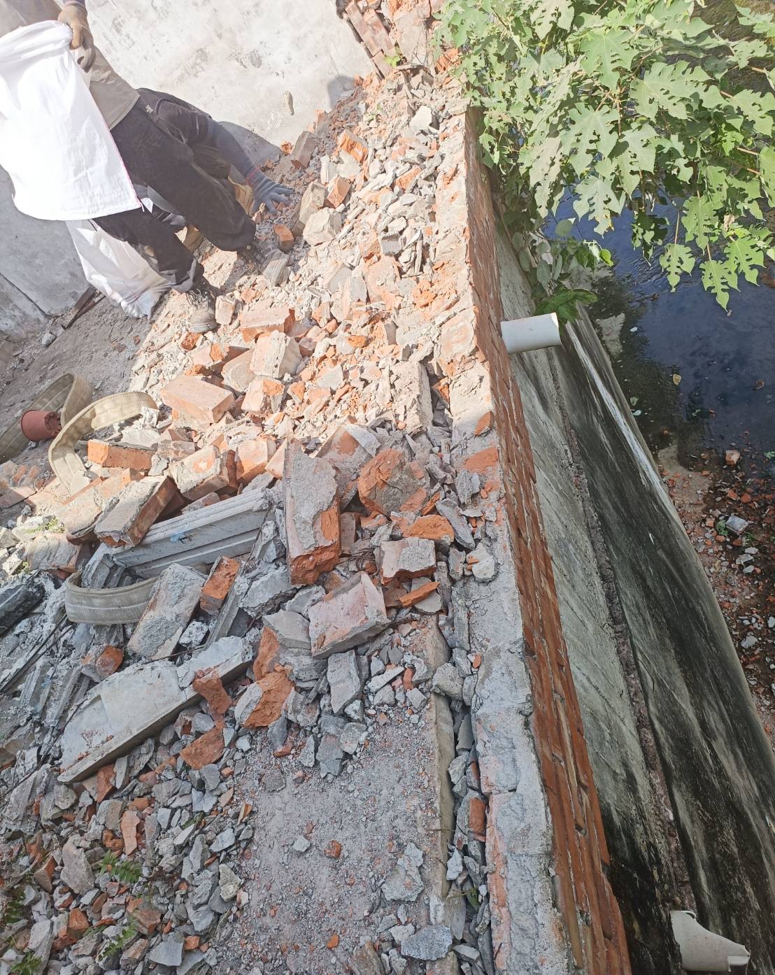 磚牆安全拆除與合法清運（brick wall demolition）
