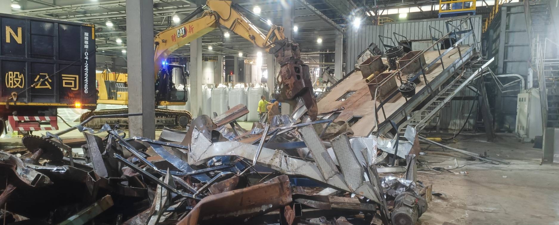 工業設備專業拆除與金屬回收整合（factory equipment demolition）