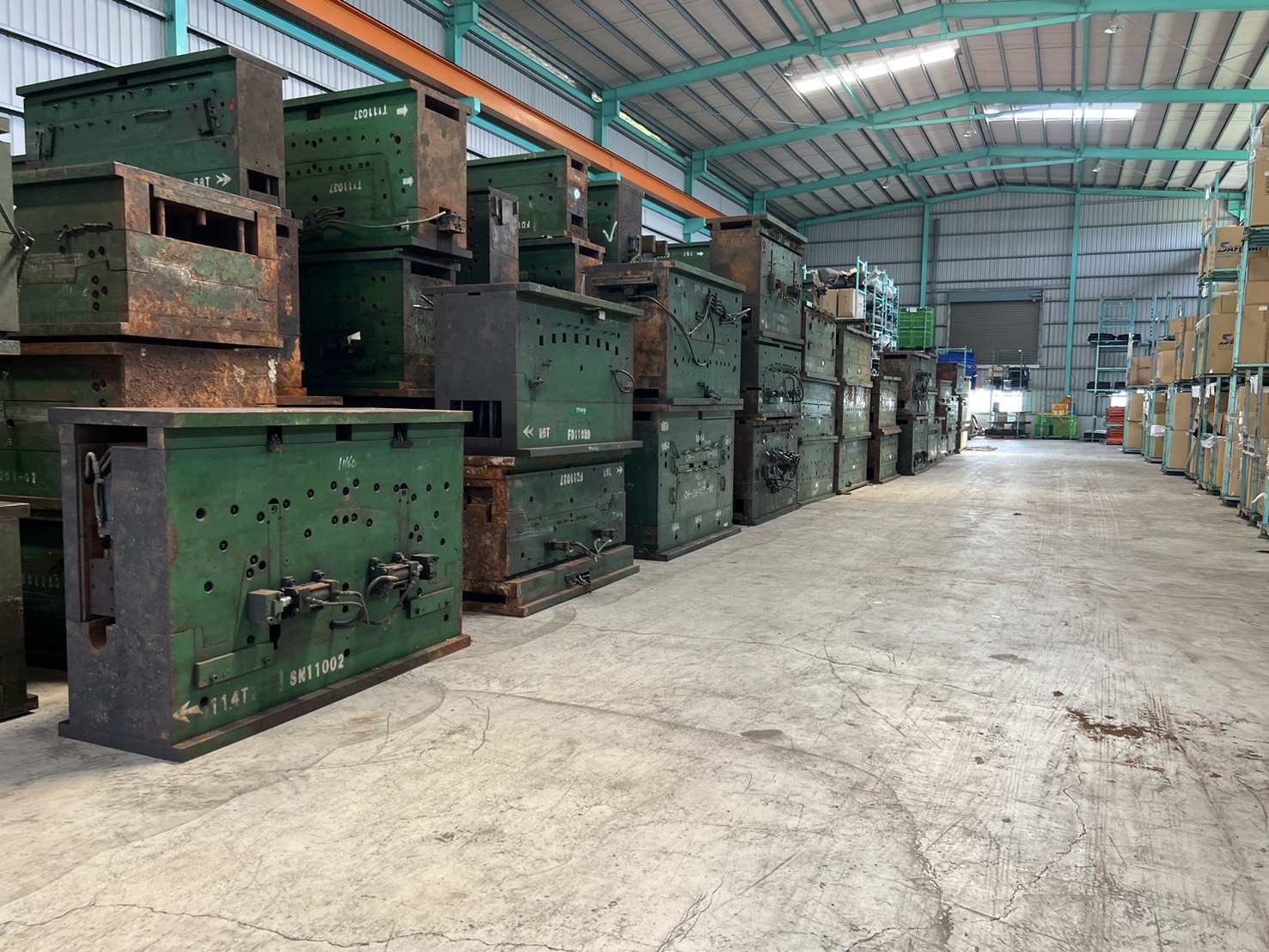 模具報廢吊裝與拆解，直供鋼廠再生（mold disposal）