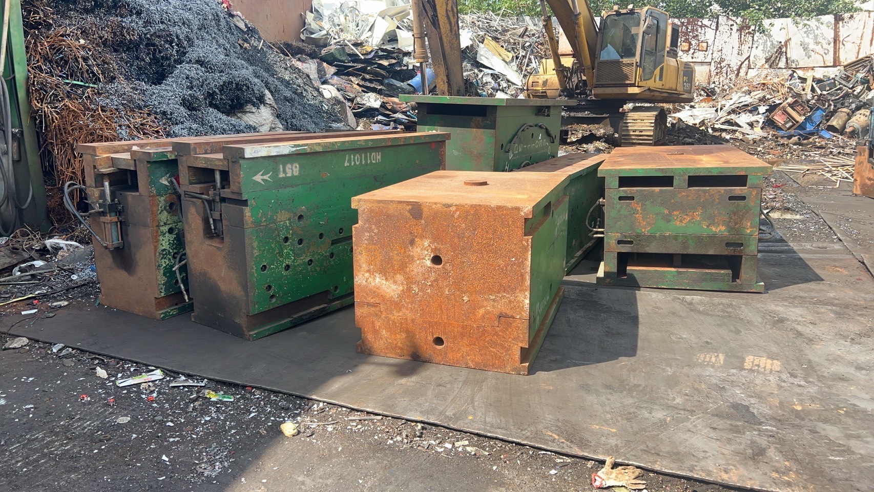 模具報廢吊裝與拆解，直供鋼廠再生（mold disposal）